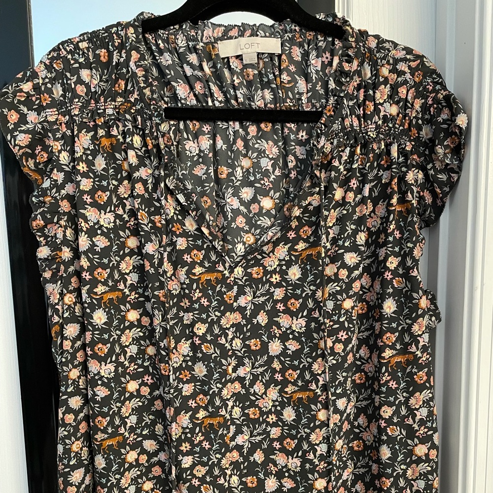 LOFT blouse grey floral with tigers! XL